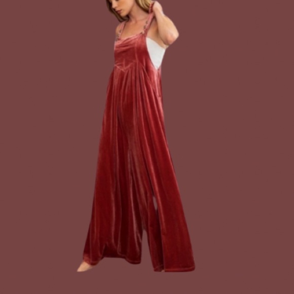 New in Fabulous Wide Leg Velvet Jumpsuit Overalls with Pockets - Picture 3 of 7